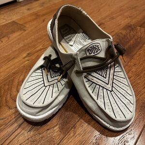 Gently used only worn a couple times size 9 women’s hey dudes